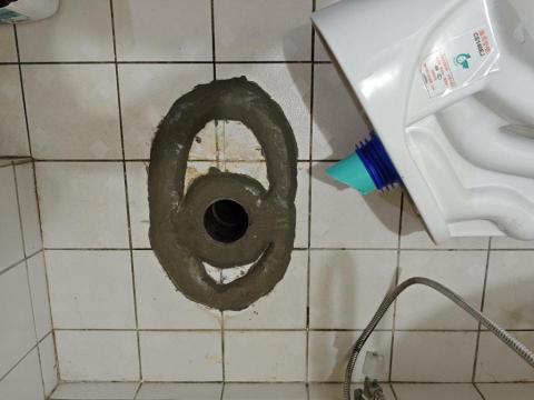 布丁冷氣洗凈 - 安裝和成馬桶，搭配防臭防漏油泥