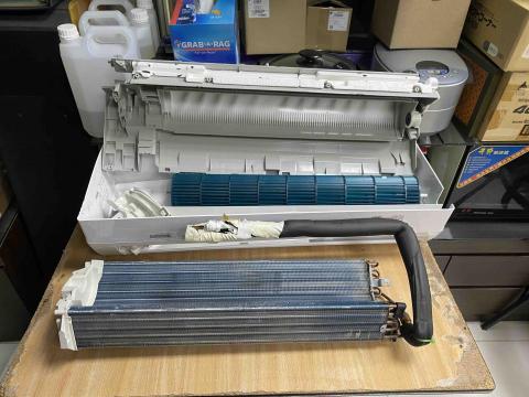 勝陽空調電器行 - 分離式冷氣室內機全機拆洗