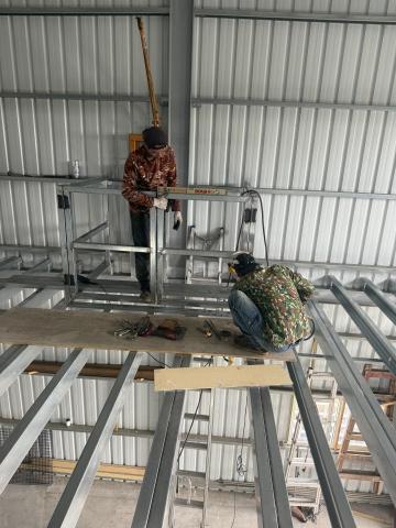 丞邑鋼構 - 二樓平台、欄杆施做