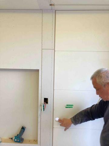 奇亞工程行 - 隱形門片修改拉齊電視牆