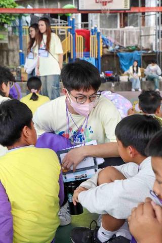 張勝彥 - 寒假出隊與學員互動