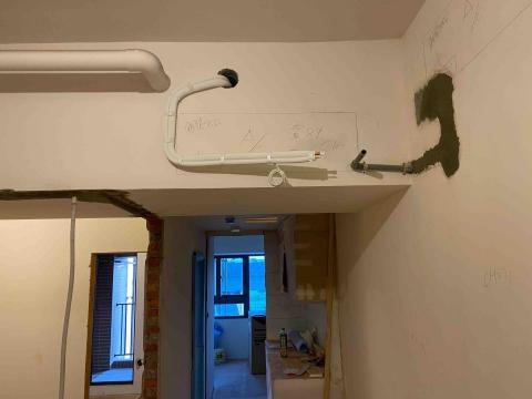 勝陽空調電器行 - 裝潢案場 冷氣排水位置更改與水泥回填作業與空調系統配管