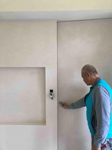 奇亞工程行 - 門片改色! 義大利聖馬可土貭塗料，自然小破口施作。