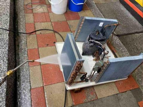 勝陽空調電器行 - 窗型冷氣全機拆洗