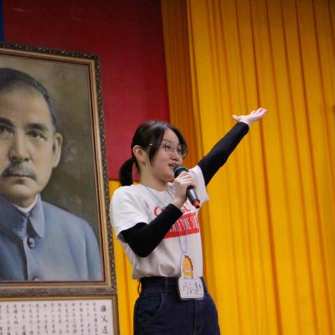 聶瑜葶 - 營隊帶課程時的照片