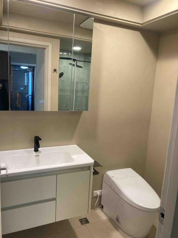 奇亞工程行 - 浴廁翻新案例分享：
乾區牆面天花選用聖馬可細顆粒浴廁塗料！
與地磚色澤相近達到相近色澤異材質設計！