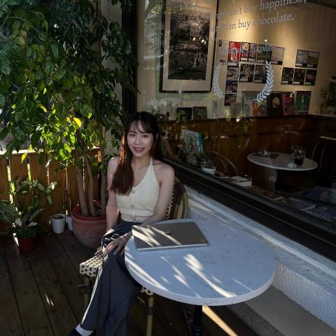 提供ptt英超服務的專家李嘉蔚