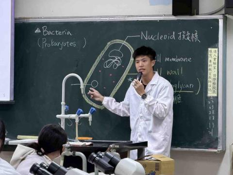 提供高中生物服務的專家阿智老師