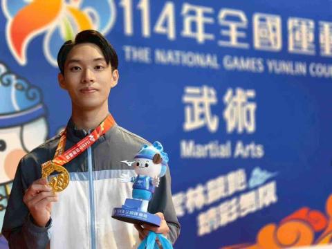 太極、體操教練 鄭郁咺 - 全國運動武術冠軍