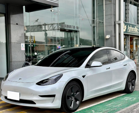 陳冠綸 - 2021 model 3