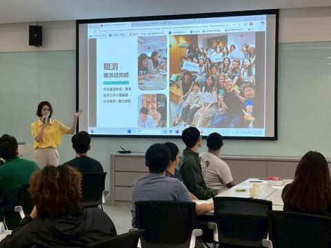 張菀倩 - 台達電課程講師