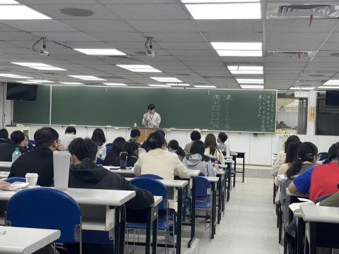 陳致榮 - 這是在補習班帶高考中會解題的照片!