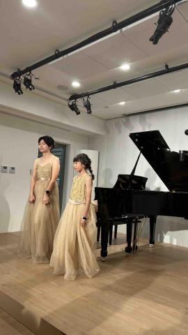 陳老師 - 2025年末演奏會 母女四手聯彈 playing in the park