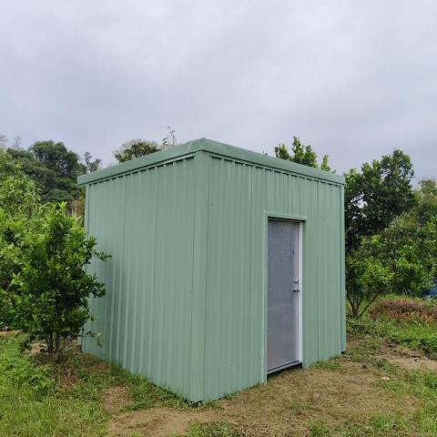 黃鋐源 - 鐵皮屋