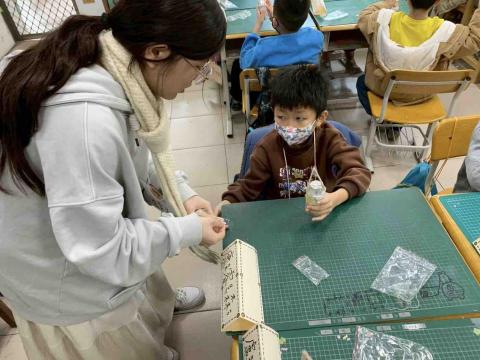鋼琴🎹小提琴🎻陪練🎼糖糖老師🍬 - 到國小裡面教學