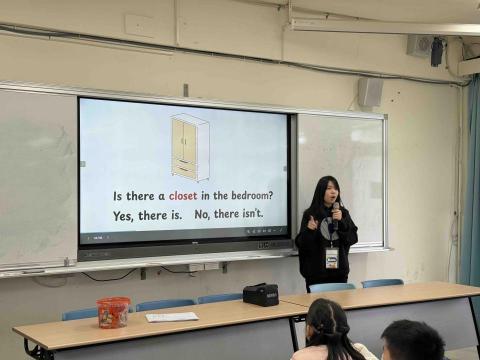 蔡宜妏 - 在英語營擔任老師