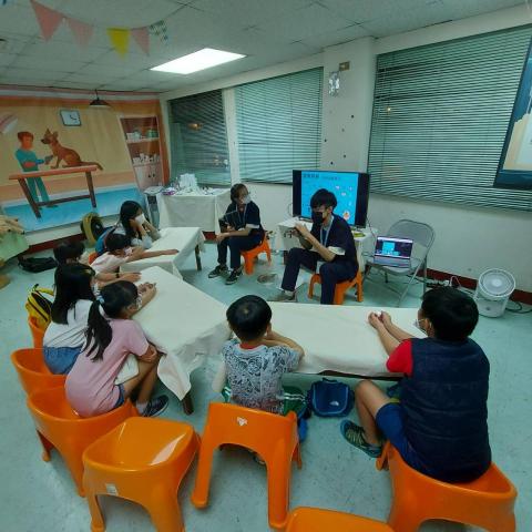 陳映綺 - 課程中邀請其他大學同學一起運用專業，幫助孩子更多認識不同職業尋找夢想。