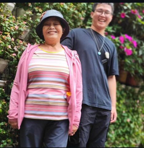 提供線上家教服務的專家龔信元