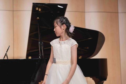 陳老師 - 各項功課都厲害連彈鋼琴都很厲害的柚子姐姐