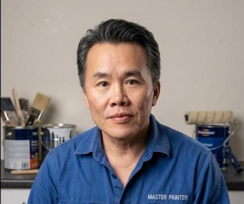 提供透明光療服務的專家甯光宇