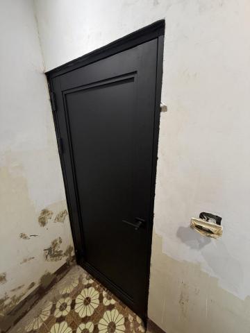 開鑫金屬工程 - 不銹鋼烤漆訂製門片門框更換（施工後）