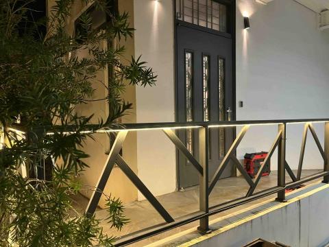 黃子睿 - 扶手燈條安裝