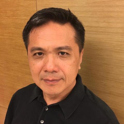 提供舞會禮服出租服務的專家莊先生