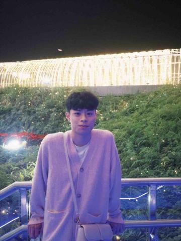 提供高雄衝浪教學服務的專家曾柏華