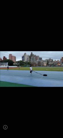 何奎霖 - 短跑動作