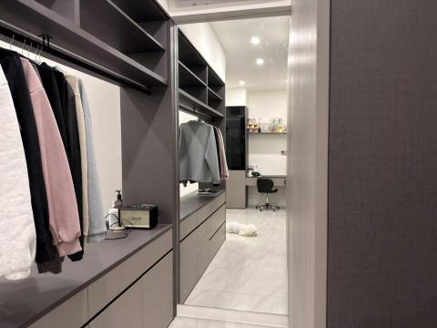 林先生 - 穿衣鏡懸空貼牆，整個空間感立即放大