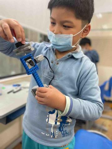 黃煜傑 - 電動鑽頭