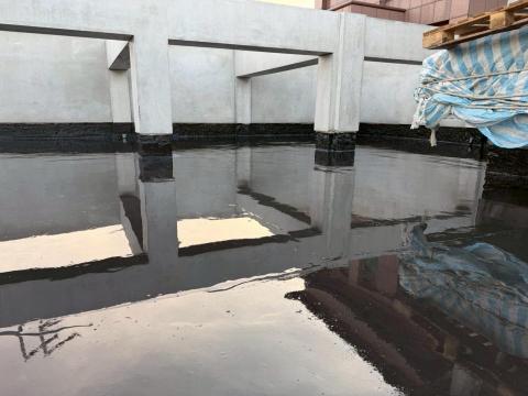 小陳 - 施作PU防水材屋頂完成面