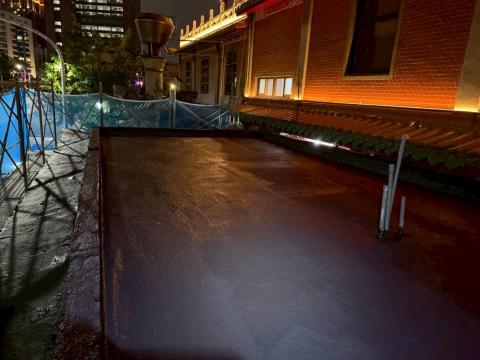 小陳 - 施作sika301防水材屋頂完成面