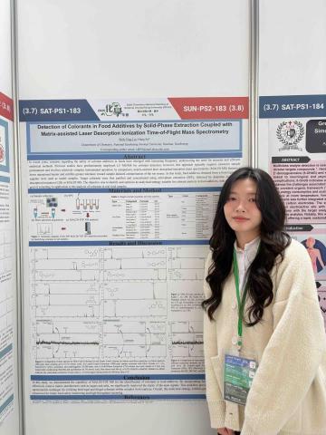 賴詩穎 - 參加化學年會並張貼壁報發表成果