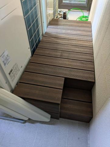 木茯工作室 - 室內工作陽台的架高踏階。