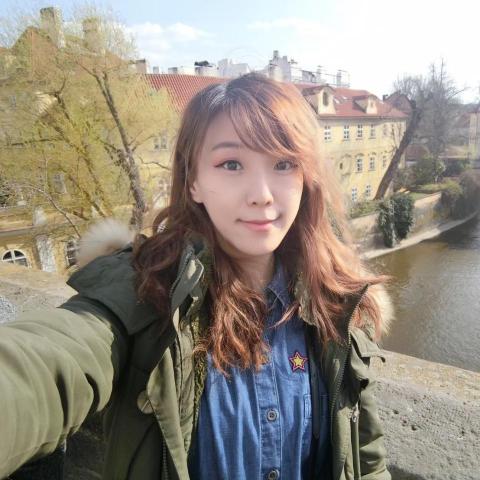 提供精油芳療服務的專家黎子