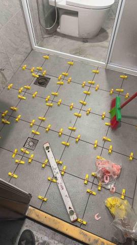 名揚磁磚師傅 - 浴室地板磚鋪貼