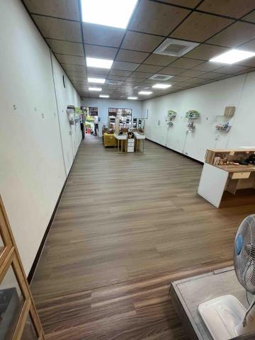 長恆工程行 - 店面地板卡扣鋪設更新