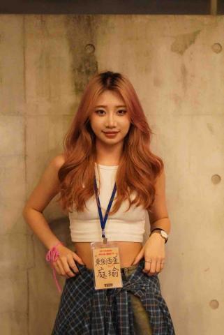 提供修理冰箱服務的專家張庭瑜