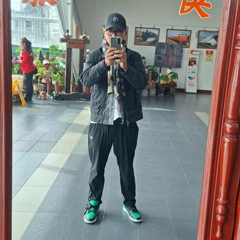 提供刮痧功效服務的專家Vince 