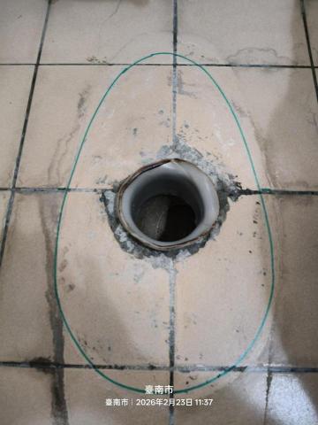 瑋成水電裝修工作室 - 施工中：馬桶漏水含更換馬桶