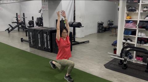 張潤嘉 - 弓步分腿蹲