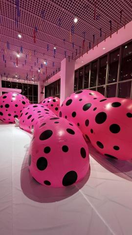 惟聖藝術與設計製作專門 - 草間彌生特展氣球製作參與