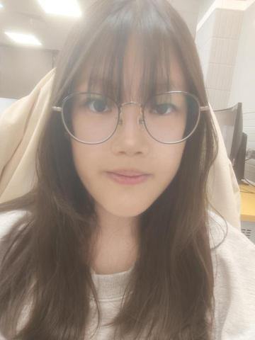 提供74包包服務的專家何羽欣