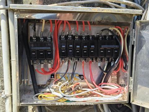 瑋成水電裝修工作室 - 施工後：按裝變壓器