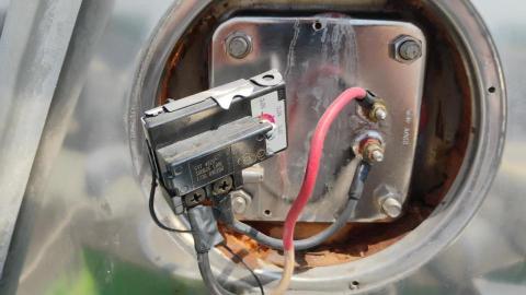 煜伸水和電維修 - 太陽能熱水器更換加熱棒+清洗桶槽