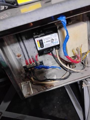 煜伸水和電維修 - 太陽能熱水器微電腦控制器故障 加熱棒電源更改為直通