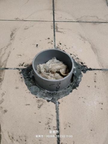 瑋成水電裝修工作室 - 施工中：馬桶漏水含更換馬桶