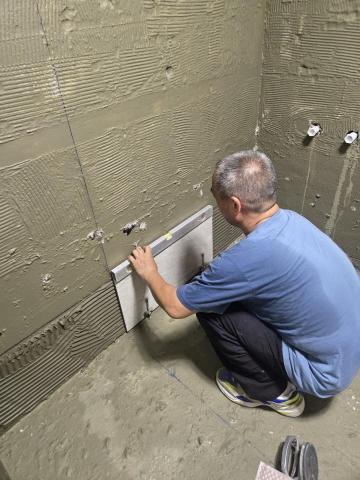 英婷職人工坊_水電_油漆_磁磚_防水 - 老師傅安裝磁磚