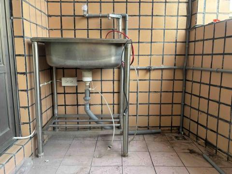 黃子龍 - 新增110v電源以及水源